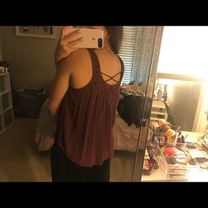 american eagle tank // burgundy